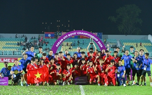 Vừa đón cúp vô địch, tuyển Việt Nam nhận tin kém vui từ AFC