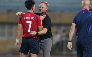 Đình Bắc tỏa sáng rực rỡ, vẫn phải nhận lời nhận xét đầy nghiêm khắc của HLV Mano Polking