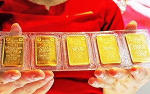 Giá vàng giảm mạnh không phanh