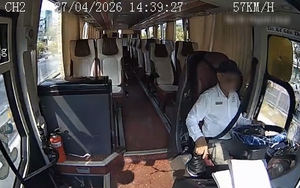 Tài xế 62 tuổi bị đột quỵ giữa đường, cảm phục hành động nỗ lực cuối cùng trước khi qua đời