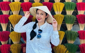 Diễn viên Việt Trinh công khai trạng thái "hẹn hò" sau hơn 10 năm ly hôn