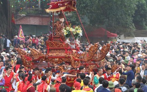 Cảnh tượng cuối tuần tại ngoại thành Hà Nội, nhiều người nhận xét: "Đông chưa từng có!"