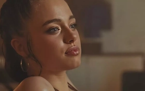 Không nhận ra con gái Angelina Jolie và Brad Pitt