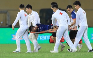 Quang Hải chấn thương đau đớn ôm mặt rời sân