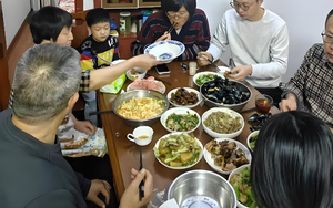 Thấy hành động vô thức của con dâu trên bàn ăn, tôi buộc phải quyết định nếu còn lần sau, sẽ gạch tên con trai ra khỏi bản di chúc