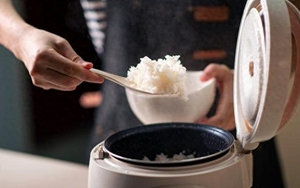 Tại sao nồi cơm điện không nên giữ ấm quá 4 tiếng?