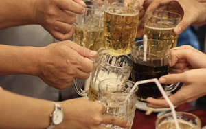 Ép người khác uống rượu, bia sẽ bị phạt 3 triệu đồng