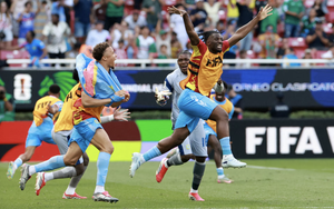 Đội bóng chờ nửa thế kỷ để dự World Cup, cầu thủ được tặng đất, thưởng ô tô
