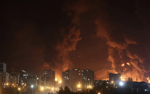 Israel tập kích dữ dội nhà máy hóa dầu lớn nhất Iran