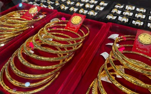 Giá vàng gây bất ngờ, vàng phi SJC còn 156 triệu đồng/lượng