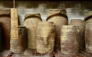 Lộ diện cổ vật gốm nghìn năm dưới đáy sông Hương