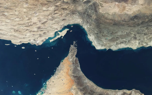 Thực hư ‘lệnh phong tỏa’ eo biển Hormuz: Hàng chục tàu vẫn nượm nượp băng biển, 4-5 tàu dầu vượt chốt mỗi ngày, Iran toan tính gì?