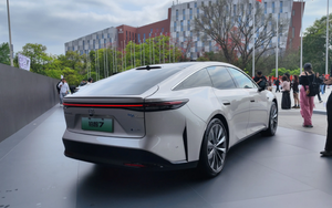 Ô tô điện dùng hệ sinh thái Huawei và Xiaomi 'chốt' hơn 3.000 đơn sau một giờ