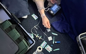 Cấp cứu khách nữ trên chuyến bay từ Việt Nam đi Nhật, kịch tính như trong phim