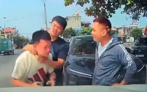 VIDEO: Người đàn ông bị bóp cổ, đánh tới tấp ngay giữa phố