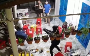 Truy bắt nhóm đối tượng xông vào nhà dân, cầm vật giống súng bắn người