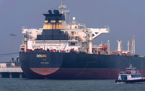 2 tàu chở hơn 100.000 tấn hàng đầu tiên được đi qua eo biển Hormuz ngay sau lệnh ngừng bắn, báo tin cực vui cho cả thế giới