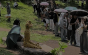 Giới trẻ xếp hàng ở Thảo Cầm Viên chụp ảnh với ếch ngồi thiền và loạt thú hoá đá: Tất cả là từ Sơn Tùng M-TP!