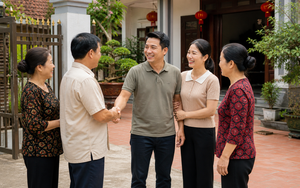Xưa lấy chồng nghèo bị làng xóm chê bai, giờ về nghỉ lễ mọi người lại đon đả sang thăm hỏi vì một lý do