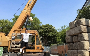 Nam nghệ sĩ U60 "gà trống nuôi con" 7 tuổi, từ chối bán mảnh đất được trả giá cao kịch sàn