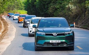 Bán xe 'mát tay' như tỷ phú Phạm Nhật Vượng: Mỗi ngày người Việt mua hơn 800 xe VinFast, Limo Green thành 'ngôi sao' mới