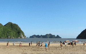Ngoài Cát Cò, Cát Bà còn có 1 bãi biển rộng, nước êm, xa trung tâm: Nhiều người chưa biết tên
