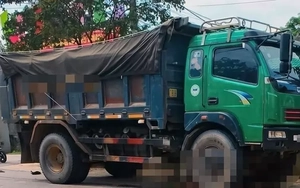 Va chạm với xe tải chở đất, cụ bà 86 tuổi và con trai tử vong tại chỗ