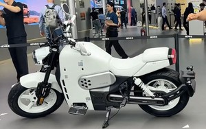 Mẫu xe máy điện chạy tới 500 km mới phải sạc, tích hợp ADAS như ô tô