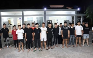Hàng chục thanh thiếu niên hỗn chiến bằng dao, bom xăng lúc rạng sáng