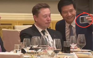 Tỷ phú Trung Quốc gặp Elon Musk, trên tay cầm món đồ "gây sốt" toàn cầu: Ở Việt Nam cũng có thể sở hữu