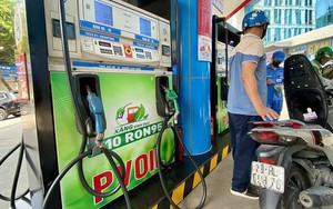 Xe đang đổ RON95 chuyển sang xăng sinh học E10 cần chú ý gì?