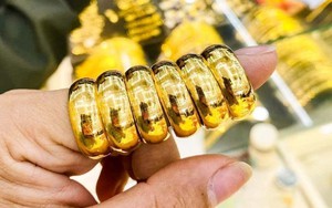Giá vàng đồng loạt giảm mạnh         