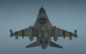 "Trốn kỹ" một thời gian dài, sao lần này F-16 Ukraine lại bị Su-35 Nga tìm ra?