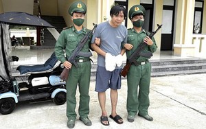 Bắt giữ đối tượng mang theo máy in cùng nhiều tờ tiền giả