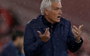 Mourinho tái xuất để “dẹp loạn” phòng thay đồ Real Madrid