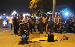 Phát hiện người phụ nữ gục chết bên cạnh xe máy