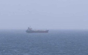 Mỹ lên tàu dầu Iran kiểm tra, eo biển Hormuz nóng rực