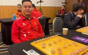 Kỳ thủ Lại Lý Huynh thi đấu tại Trung Quốc