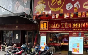 Cảnh tượng lạ trên 'phố vàng' Hà Nội