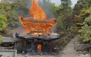 Điện thờ lưu giữ "ngọn lửa vĩnh cửu" cháy suốt 1.200 năm ở Nhật Bản bị thiêu rụi