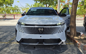 Ảnh thực tế Peugeot 3008 đời mới tại Việt Nam: Dáng coupe sành điệu, màn cong siêu dài, chờ giá để cạnh tranh CX-5, Tucson