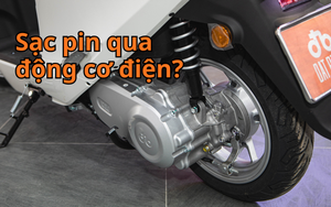 Cách sạc kỳ lạ của xe Dat Bike vừa ra mắt: Vì sao điện từ nguồn không vào pin mà đi thẳng vào động cơ?
