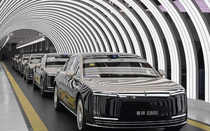 Câu trả lời của Trung Quốc cho Rolls-Royce bằng chiếc xe dát vàng 130.000 USD