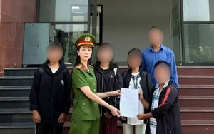 Công an Hà Nội phối hợp giải cứu 3 thiếu nữ đi tìm 'việc nhẹ, lương cao'