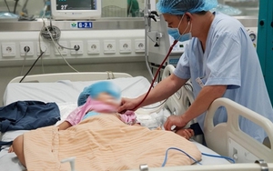 Bé 3 tuổi đuối nước ở bể bơi khi đi du lịch