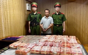 Nhóm đối tượng vận chuyển ma túy nổ súng chống trả công an