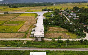 Vì sao cầu vượt đường sắt Bắc - Nam thuộc dự án 442 tỉ đồng ở Thanh Hóa dừng thi công?