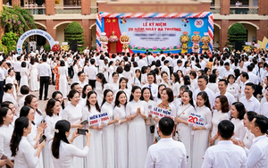 Đăng ảnh dự thi hoa khôi nhân dịp 20 năm ra trường, tôi không ngờ một bình luận vô tình lại khiến gia đình tôi lao đao