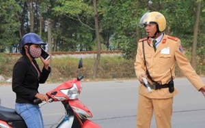 Mức phạt lỗi dùng điện thoại khi lái xe mới nhất 2026 đối với tất cả các loại xe, tài xế chú ý