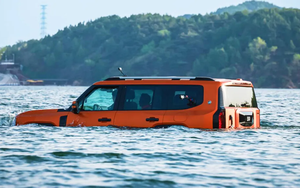 Thêm hãng xe Trung Quốc làm SUV có thể bơi trên nước, trang bị động cơ điện lẫn motor xăng